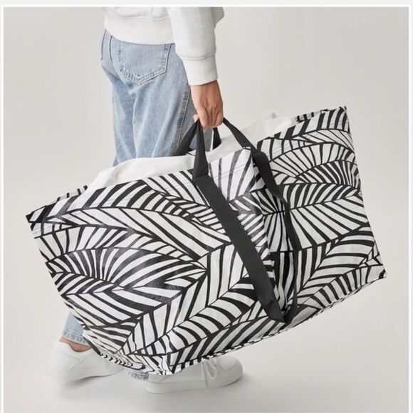 New Oversized Double-handle Black & White Tote - Picture 3 of 10